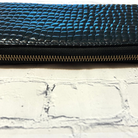Tory Burch Black Croc-Embossed Long Zippy Wallet With Interior Logo Pattern - Picture 8 of 14